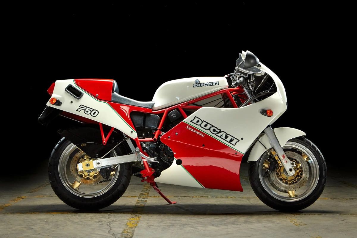 Le moto sportive di Ducati: dalla GT 750 dei primi anni Settanta alla Panigale V2